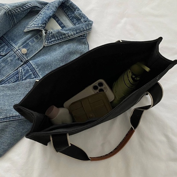 Black and White Letter Print Bag - Picture 5 of 6